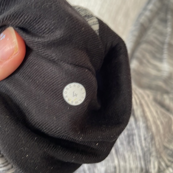 Brand new lululemon women joggers - Picture 2 of 2